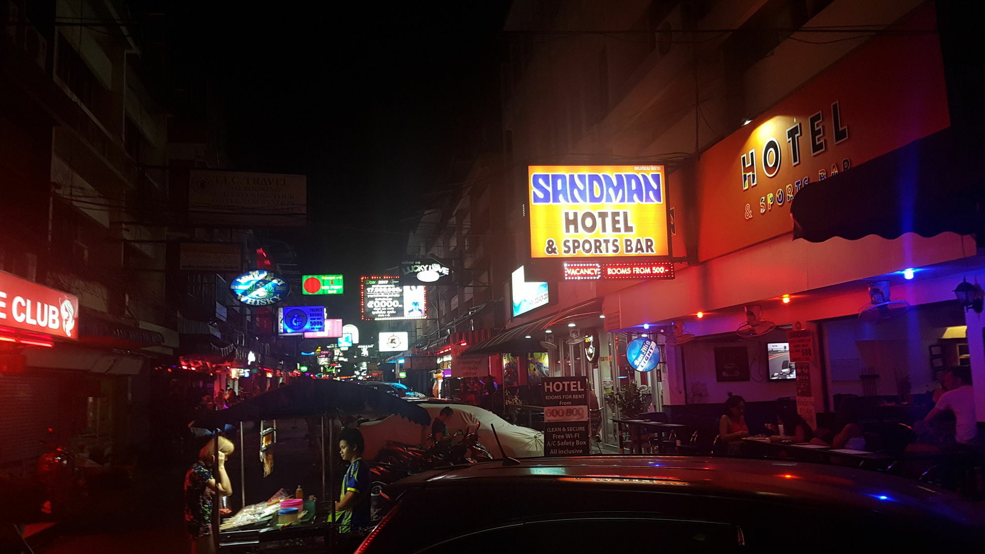Sandman Hotel & Sports Bar Паттайя Экстерьер фото